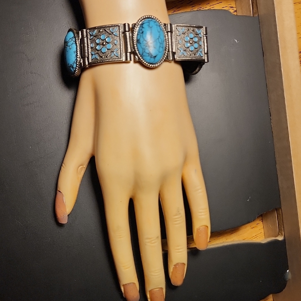 Vintage Turquoise style and Silver Bracelet